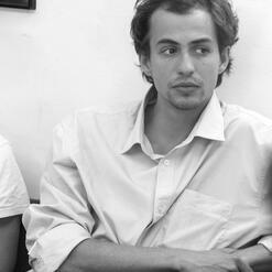 Hlavní role dvou "soupeřů bez příčiny" hrají Samuel Toman (George Garga) a...