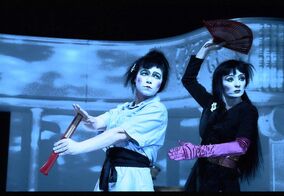 Vějíř s broskvovými květy