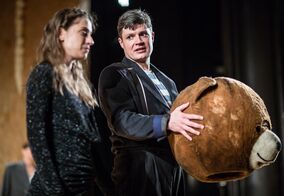 Sen v červeném domě